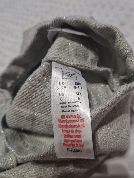 Eleganckie spodenki dla dziewczynki rozmiar 116