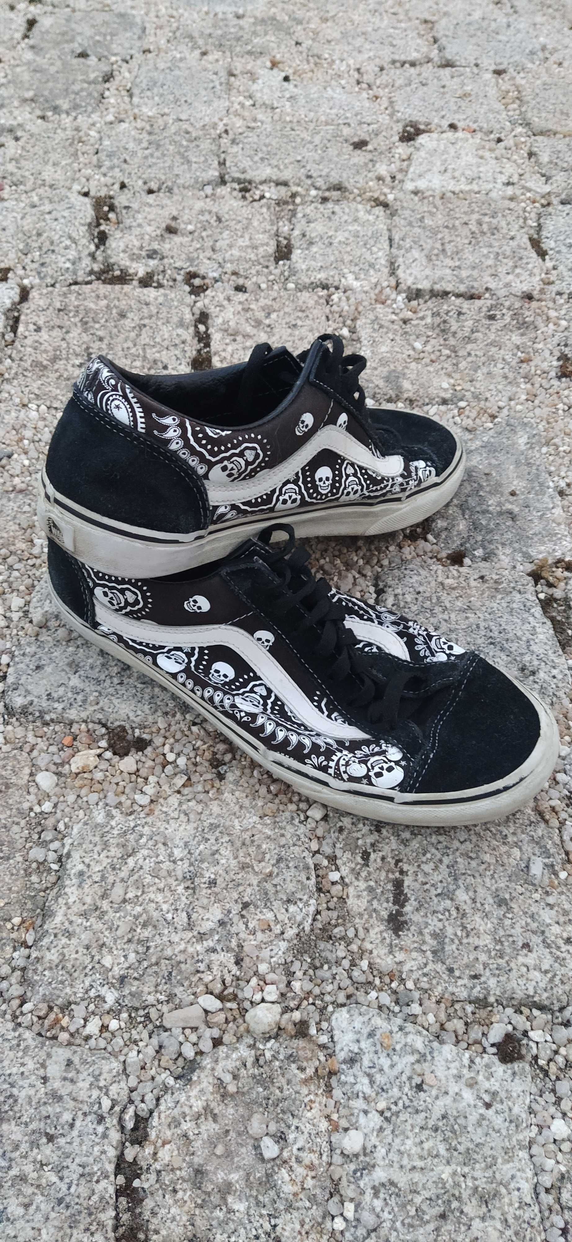 Sapatilhas/ténis Vans Skulls 42,5