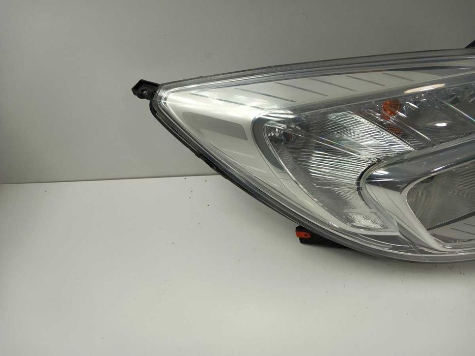 Opel Meriva B Lampa Przód Prawa