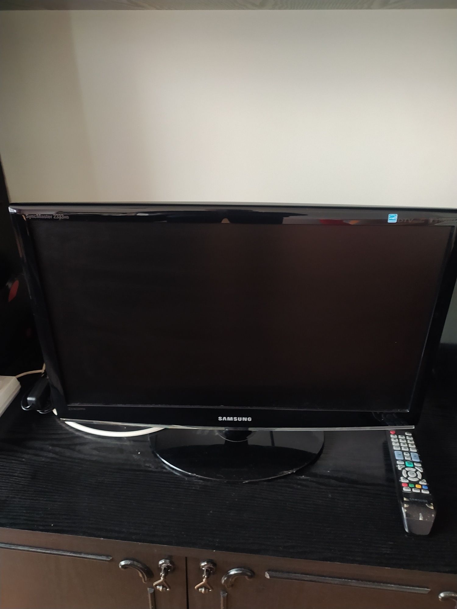 Monitor z funkcją telewizora 2333 HD"