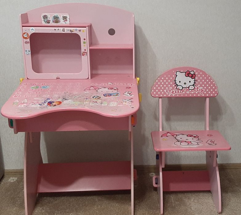 Стіл письмовий зі стільчиком