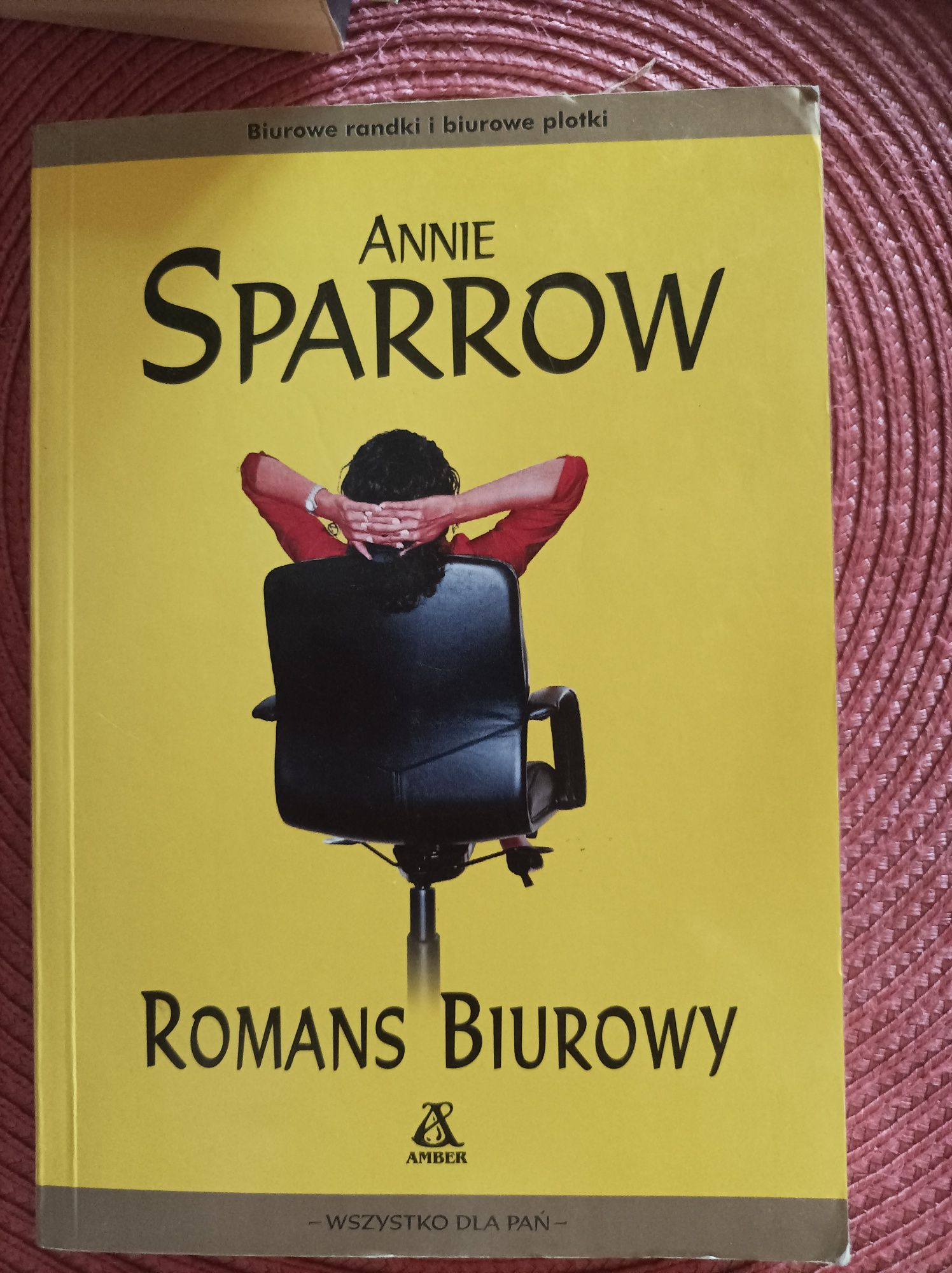 Romans biurowy  Annie Sparrow