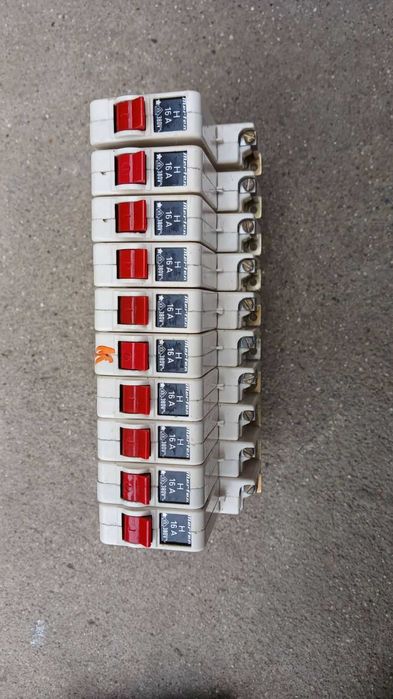 Продам автоматичні вимикачі 380 v 16A