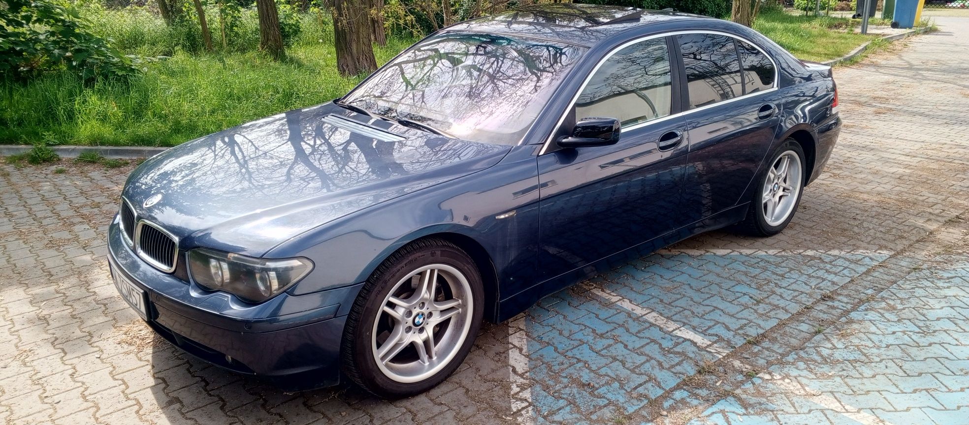 BMW E65 745i 333 KM bardzo bogate wyposażenie