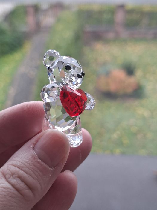 Kryształowy miś Kris Swarovski z czerwonym sercem "A Heart For You”