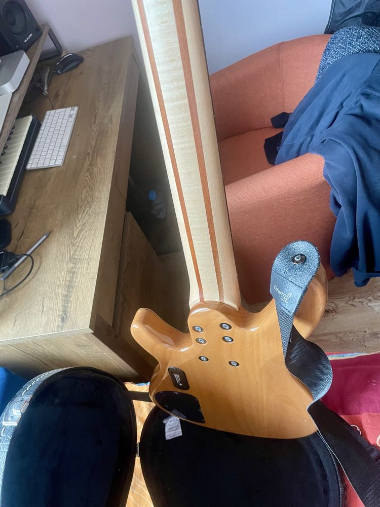 Gitara basowa 5 strunowa Yamaha trb 1005