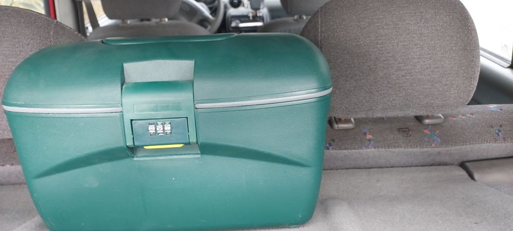 Vendo necessaire com pouco uso