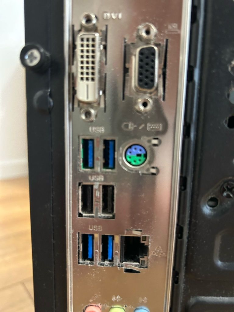 Komputer do gier i pracy RGB