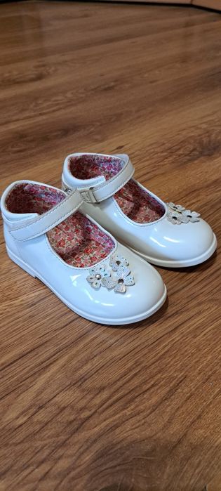 Buty dziecięce - białe baleriny rozm.25