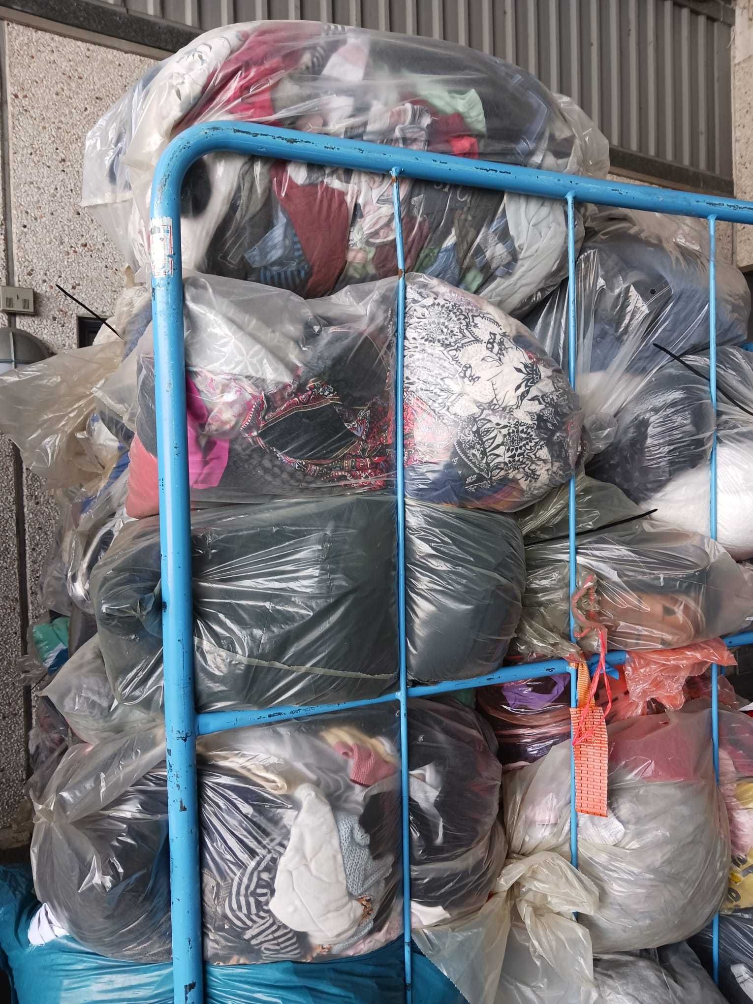 Odzież używana z Danii – hurt! Tylko 3,60 zł/kg – wysoka jakość!