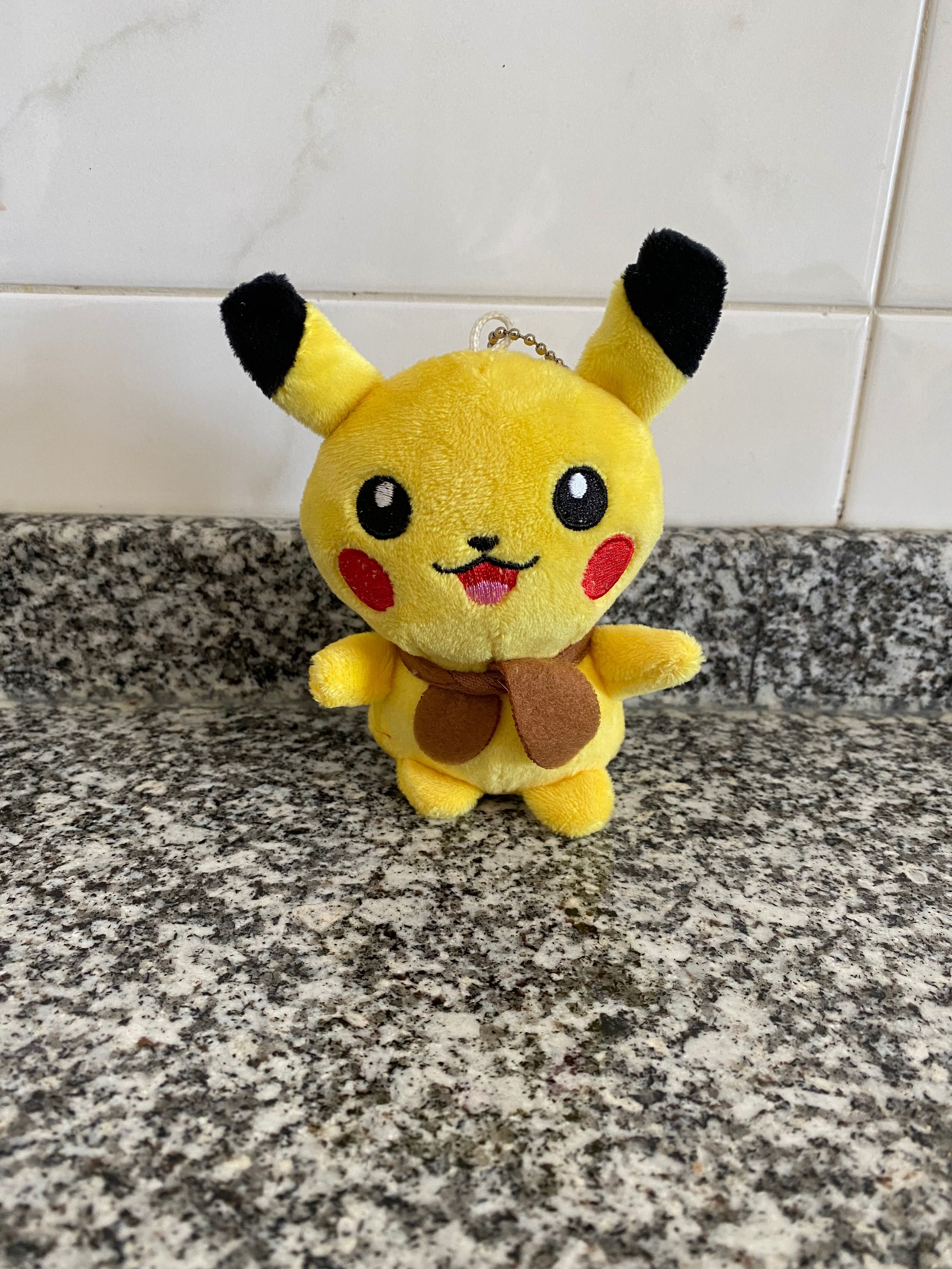 Pokémon peluche pikachu