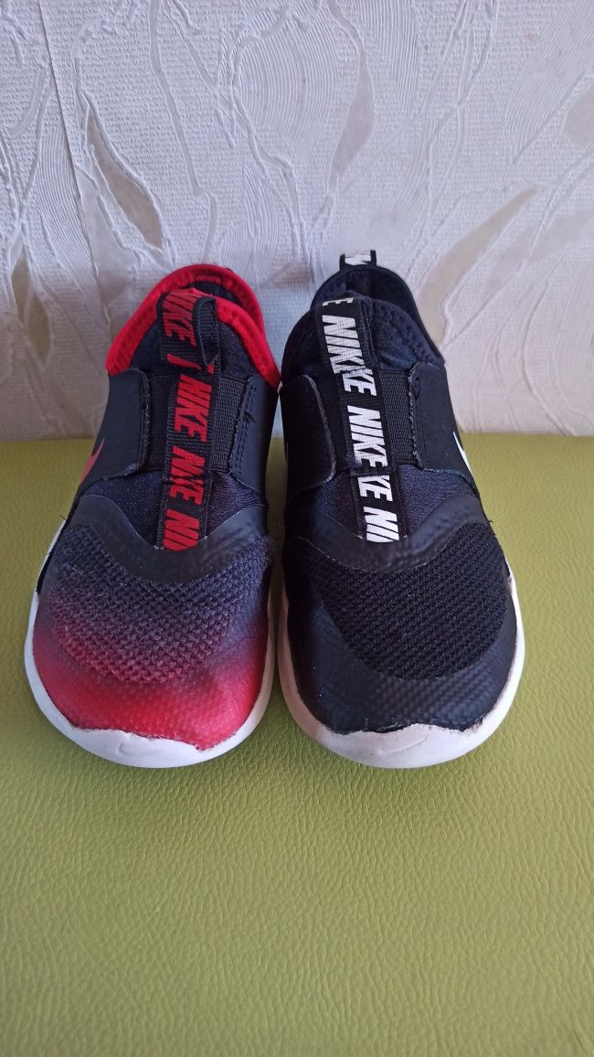 Buty sportowe wsuwane chłopięce NIKE Flex Runner rozm. 30 wkł. 19,5cm