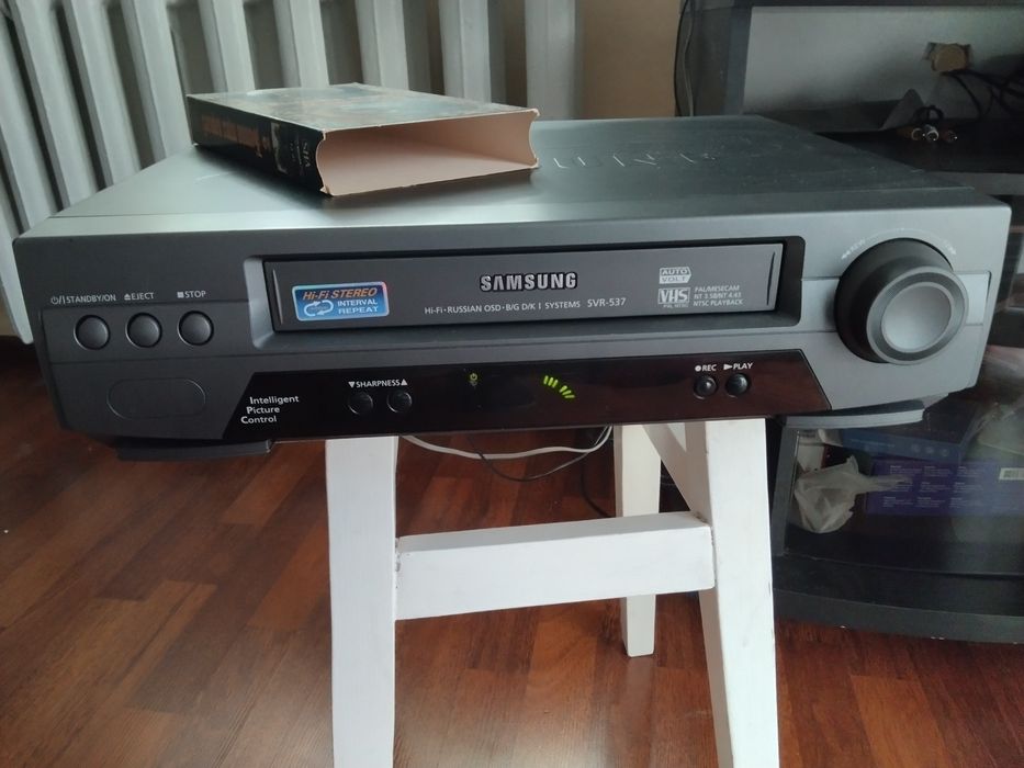 Видеомагнитофон SAMSUNG SVR-537. Пульт, кассеты.