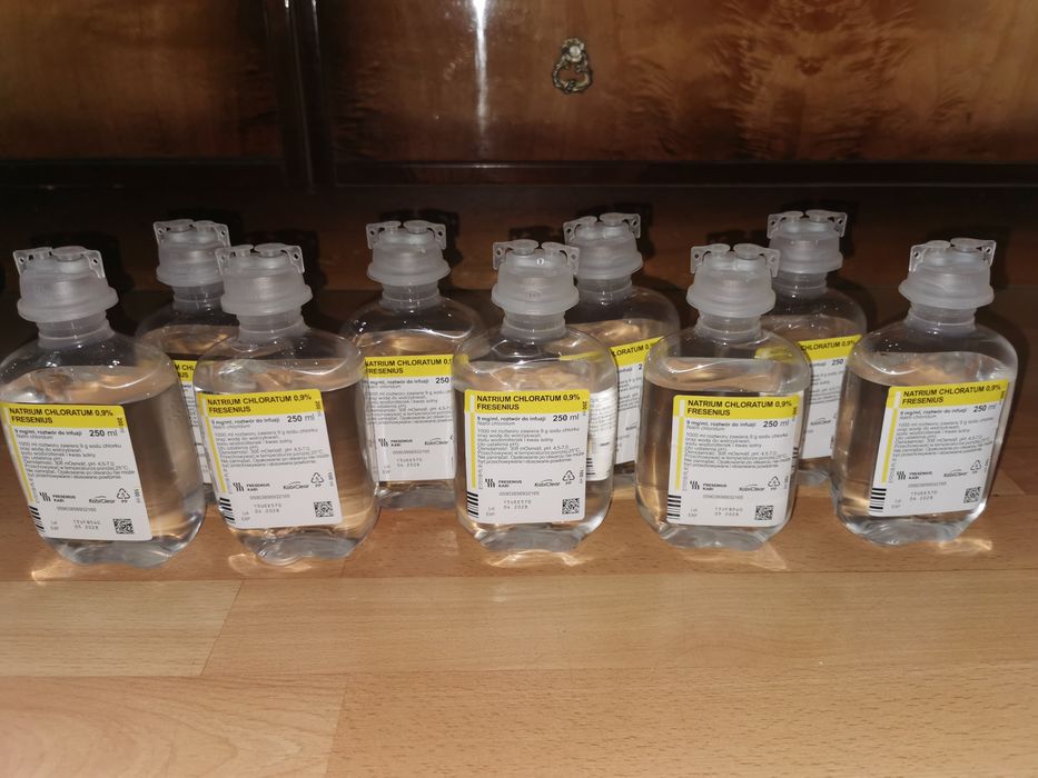 9 sztuk butelek po 250 ml soli fizjologicznej Natrium chloratum