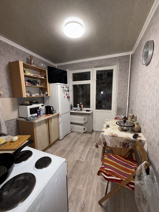 Світла 1‑кімнатна квартира 40 м², Дніпро, вікна на Образцовський ринок