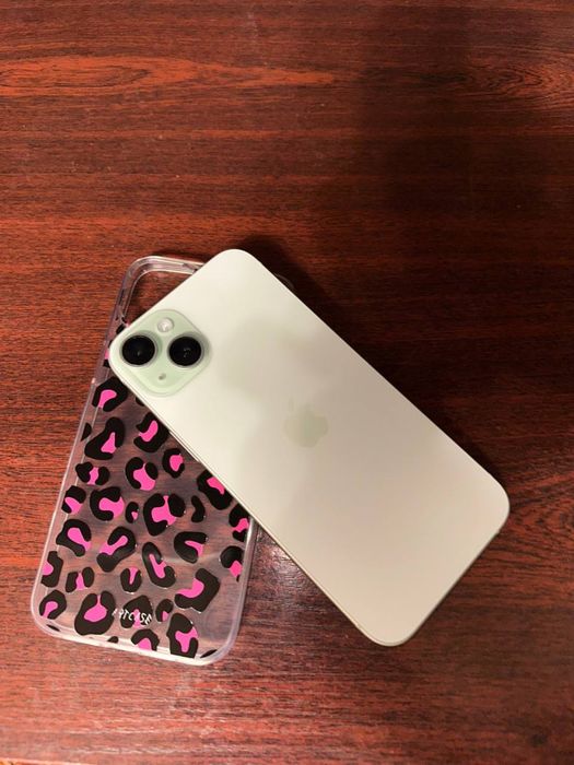 Iphone 15+ на 128гб батарея 100%