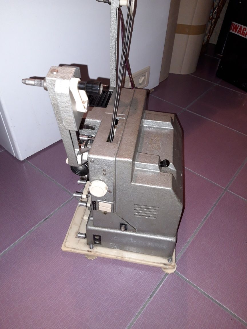 Projektor kinowy PRL