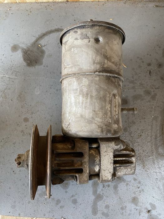 Насос гидроусилителя руля ЗИЛ-130 ГУР (с бачком и шкивом)