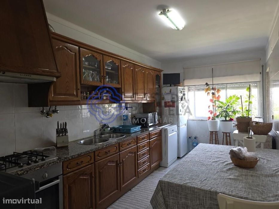 Apartamento T3 com 95m2, 2 varandas e lareira e arrecadação