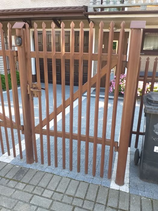 Ogrodzenie z furtką i bramą