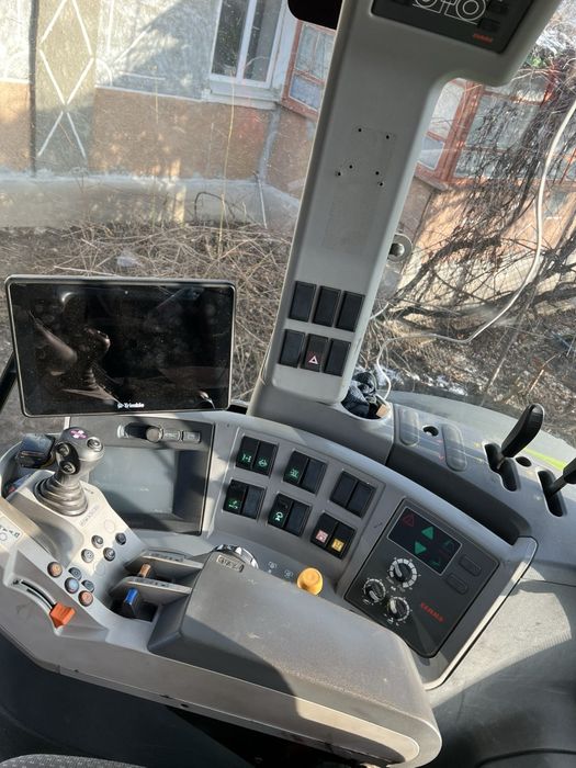 Трактор Claas Arion 640