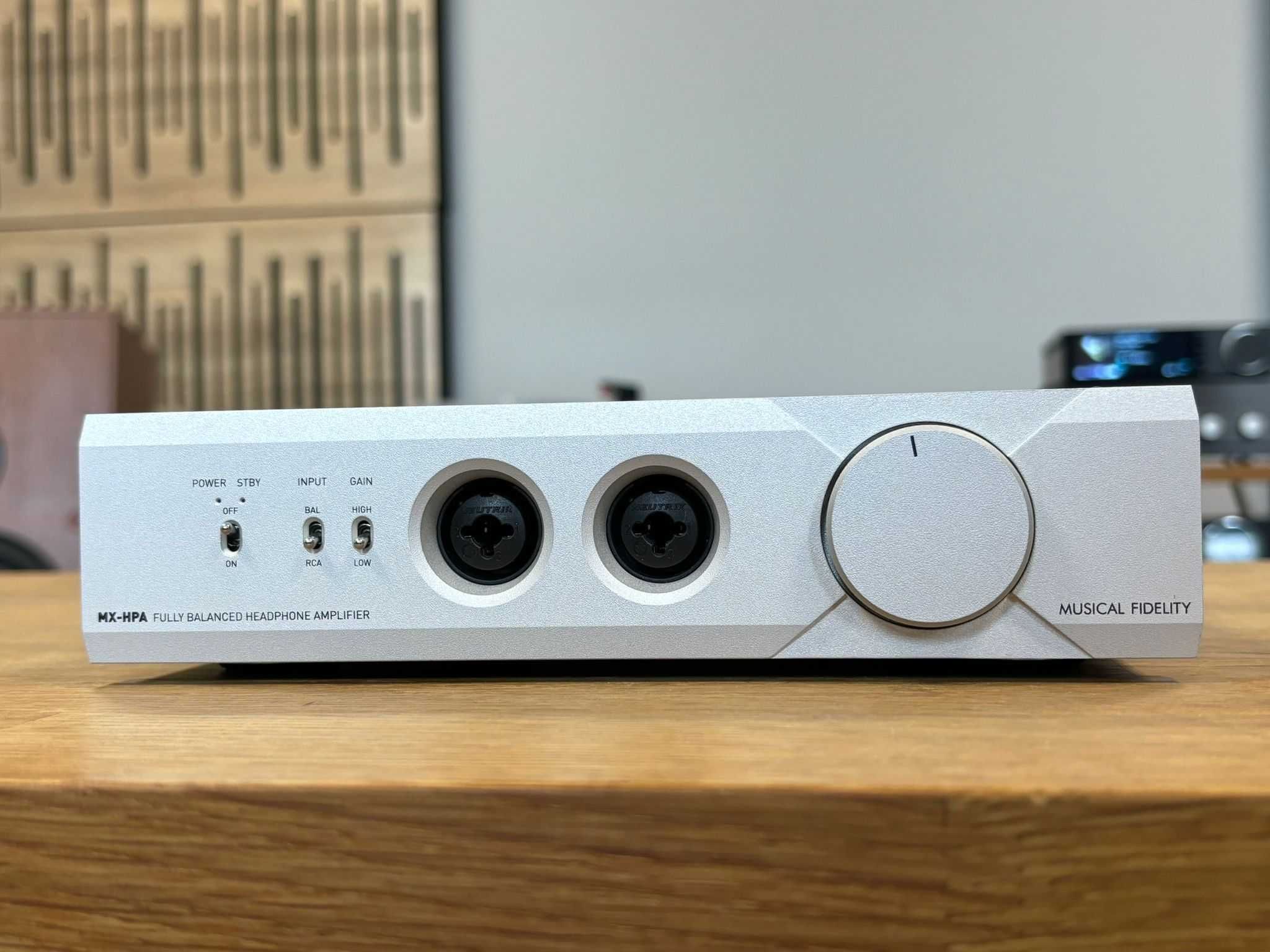 Wzmacniacz słuchawkowy Z XLR - MUSICAL FIDELITY MX-HPA Srebrny OUTLET