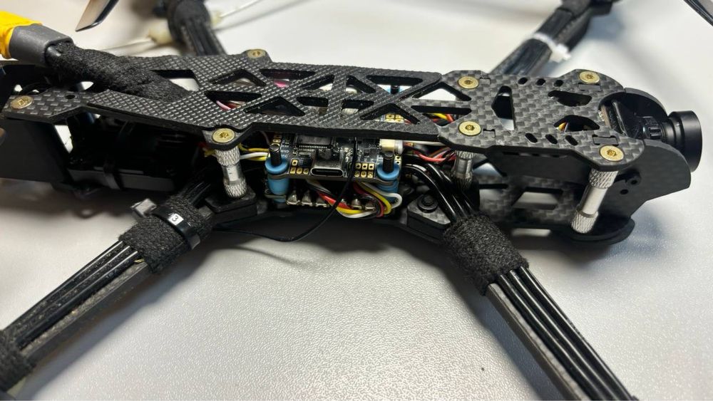 Продам фпв дрон elrs, є різні комплектації fpv (в наявності кількість)