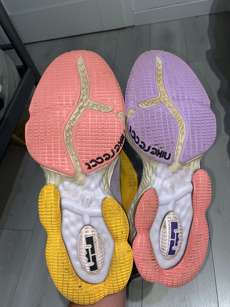 Lebron XIX Low Mismatch