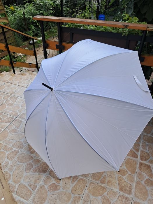 Duży parasol biały
