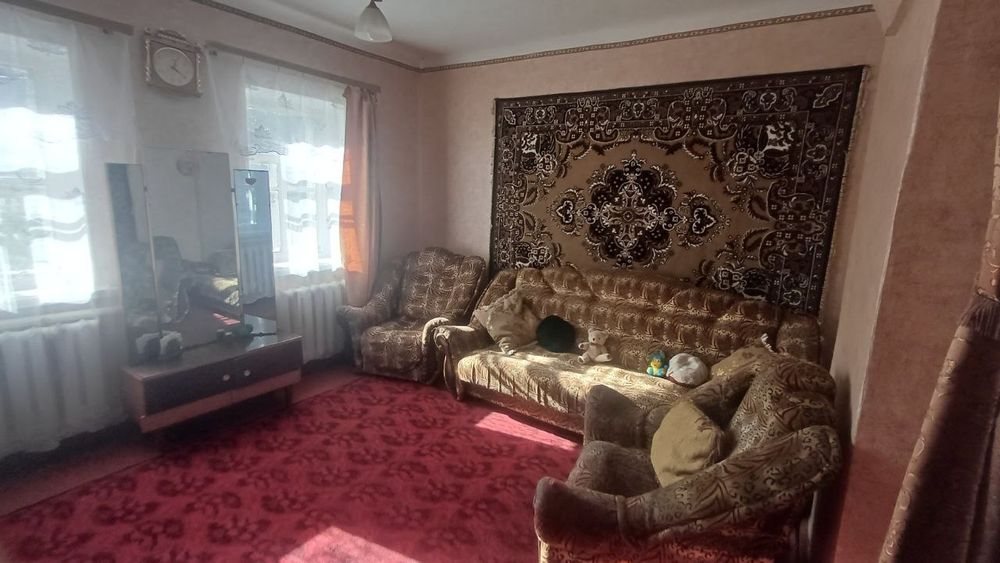 Продам пів будинка