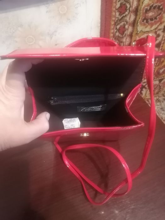 Продам кожаную женскую новую сумочку.
