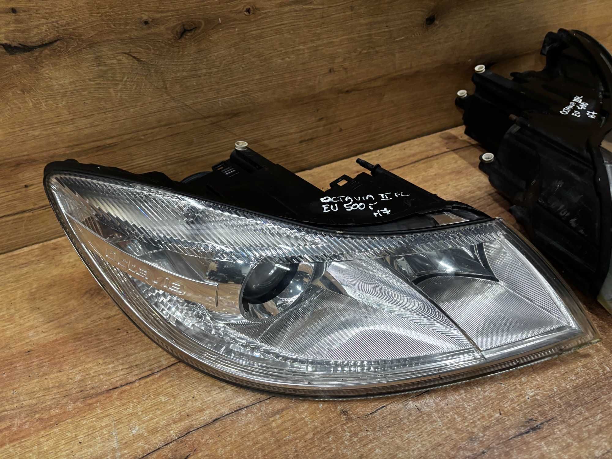 Lampa przednia lewa prawa Skoda Octavia II lift
