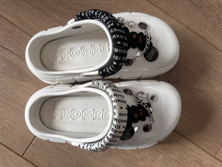 Продам жіночі крокси