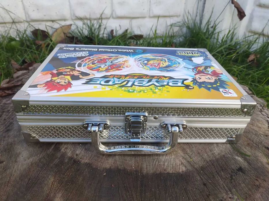 Бейблейд Бокс Набір 12 бейблейтів металеві елементи 2 запускач