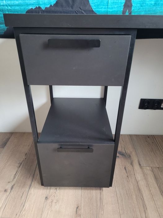 Metalowe biurko loft