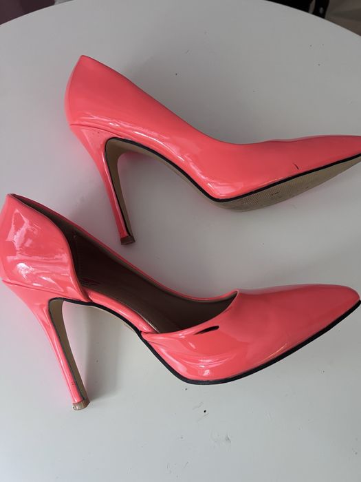 Туфлі на підборах лаковані