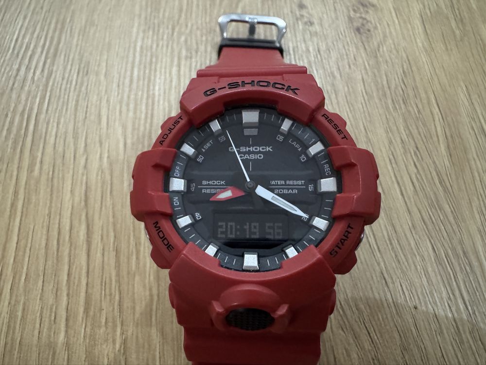 Casio GA-800 czerwony