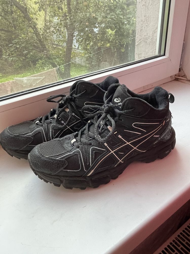 Зимні чоловічі кросівки asics