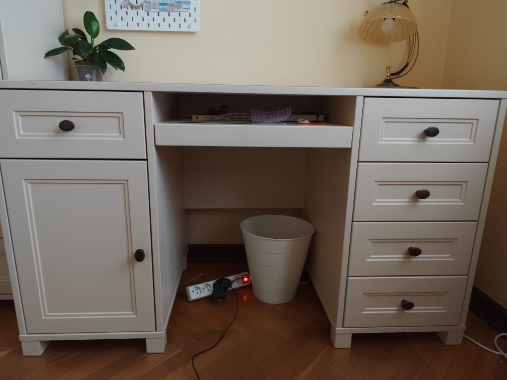 Komplet mebli do pokoju