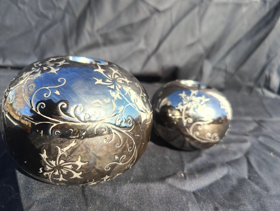 Dwa współczesne świeczniki