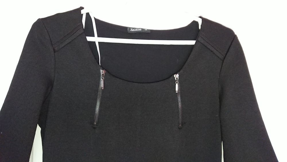 Czarna dopasowana sukienka r. XS