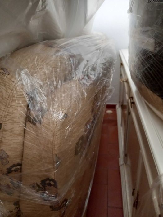 Vendo sofá de 2 lugares em bom estado