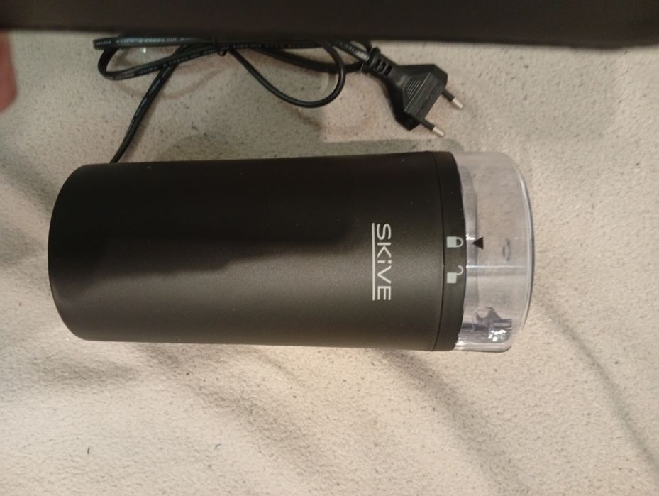 Elektryczny młynek do kawy lub przypraw marki SKIVE.