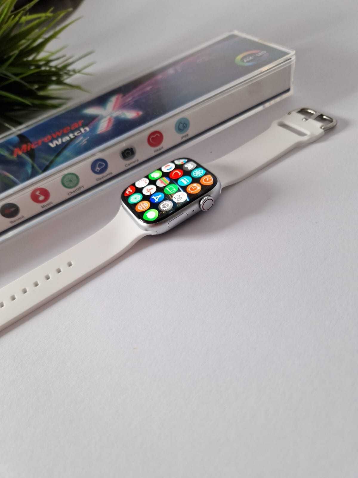 Nowy smartwatch biały