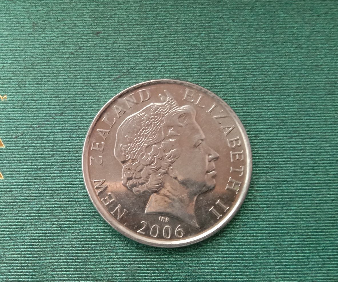 Монета з вітрильником
