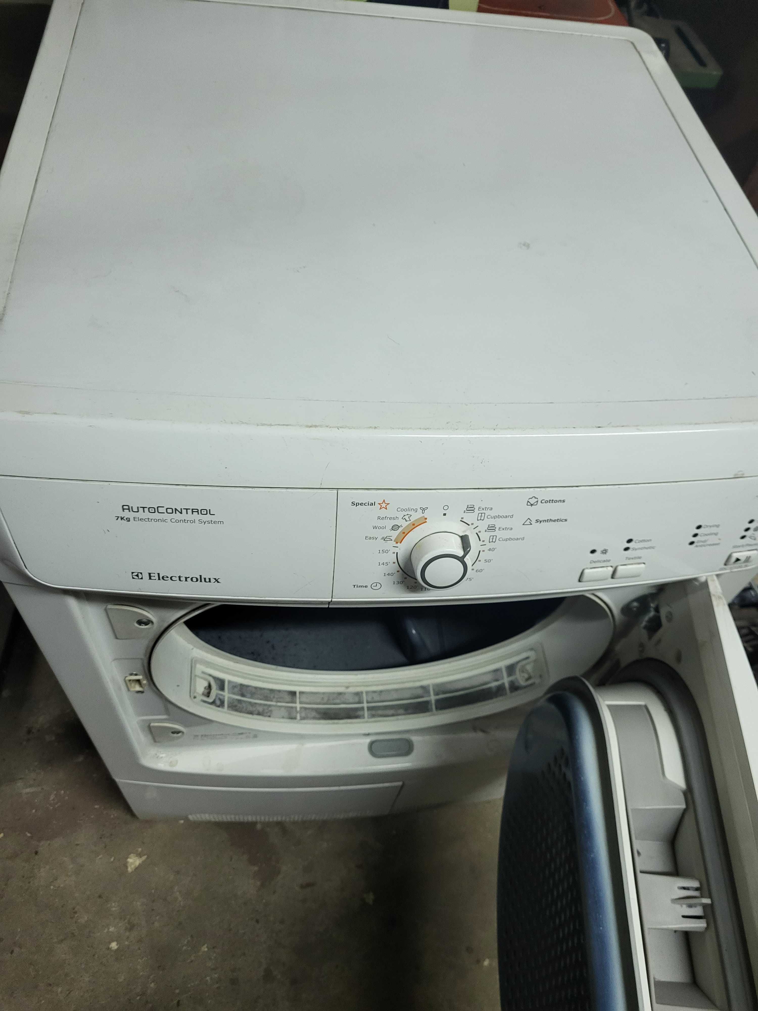 Suszarkę do ubran ELECTROLUX EDC47100W