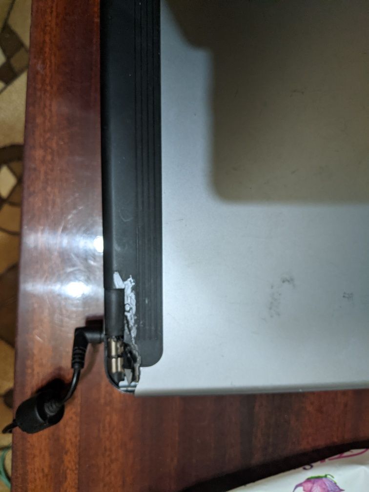 Ноутбук LG K1-323DR Без зарядки