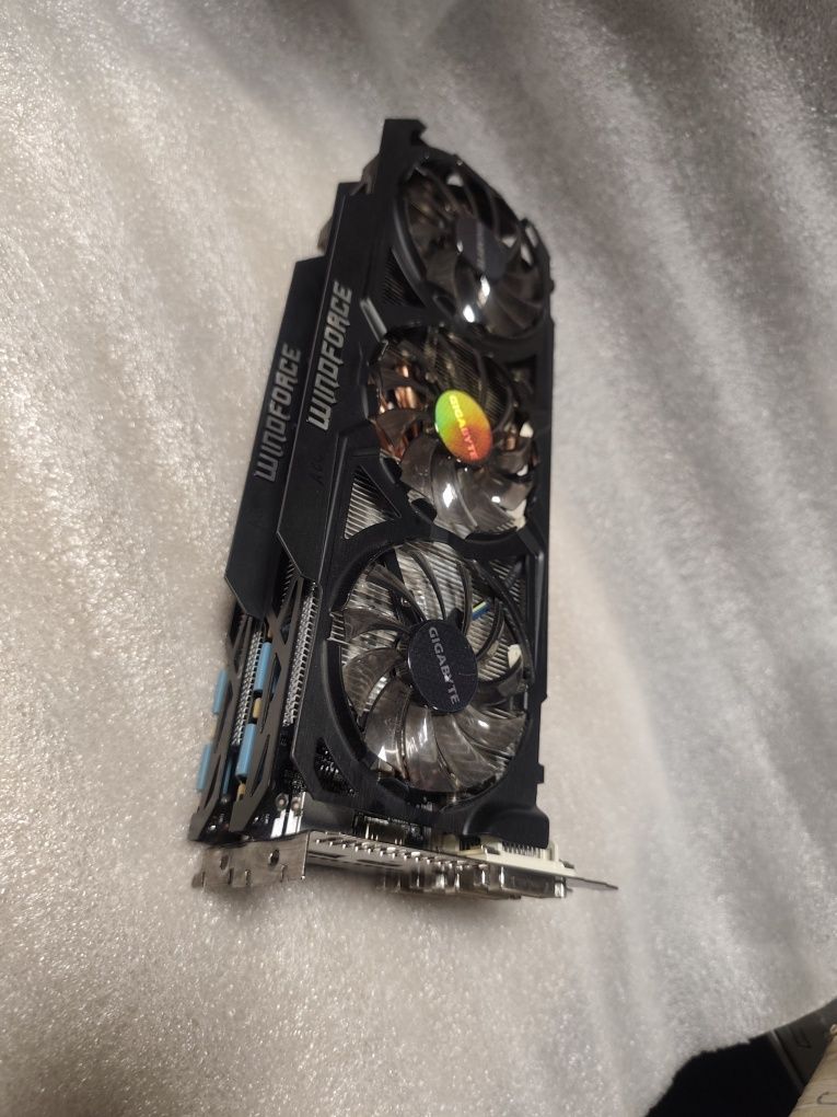 Відеокарти Gigabyte Windforce GeForce GTX760 4Gb DDR5 1DP, 1HDMI, 2DVI