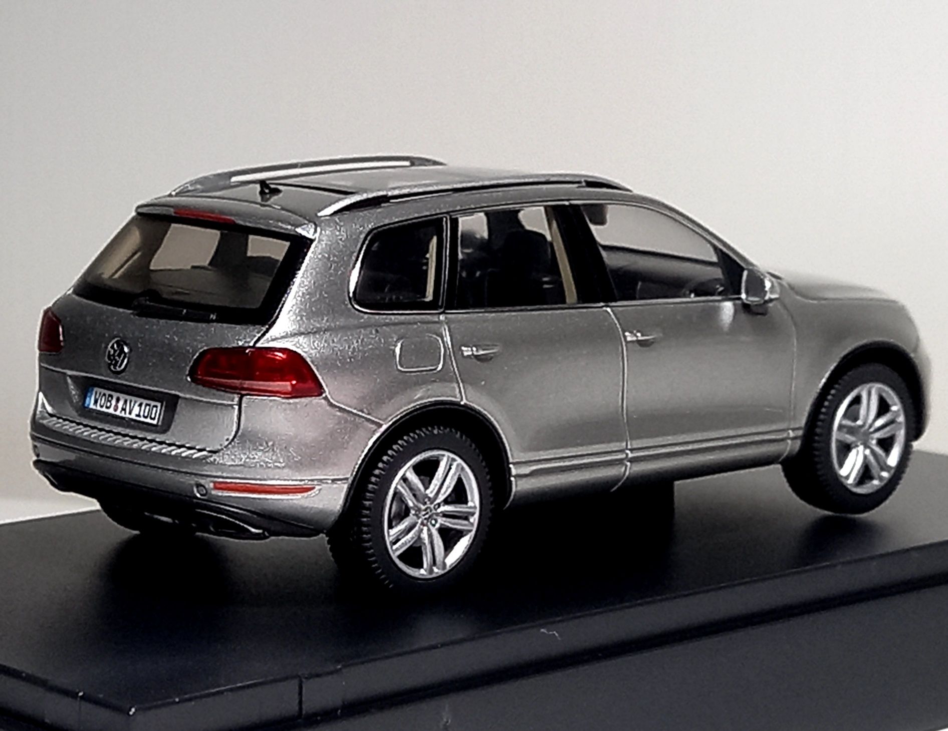 Модель 1:43 Schuco VW Touareg II поколение