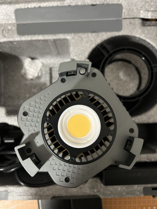 Постійне світло Amaran 60d з акумуляторами